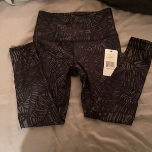 Sol & Mane size small workout leggings